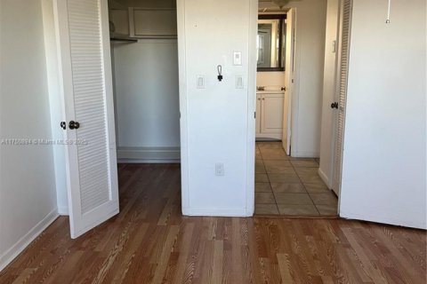 Condo in Sunrise, Florida, 1 bedroom  № 1729509 - photo 6