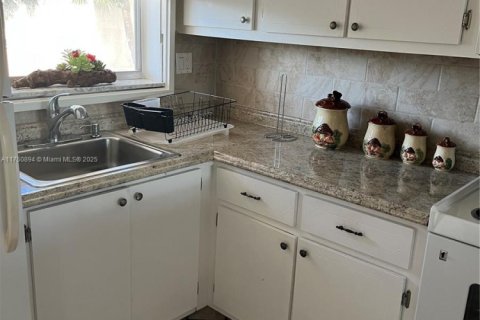 Condo in Sunrise, Florida, 1 bedroom  № 1729509 - photo 3