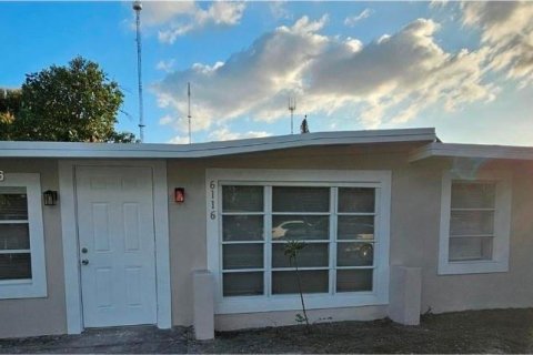 House in Miramar, Florida 3 bedrooms, 139.35 sq.m. № 2069301