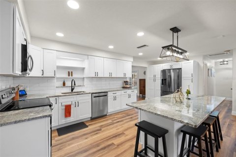 Casa en venta en Saint Petersburg, Florida, 4 dormitorios, 203.46 m2 № 1858188 - foto 12