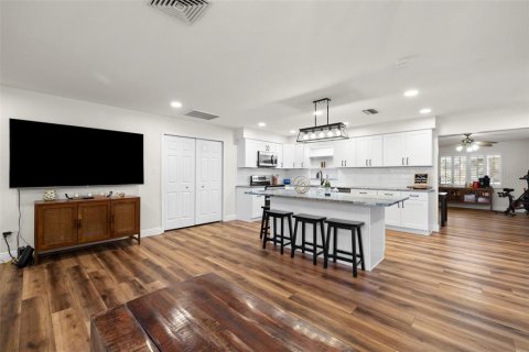 Casa en venta en Saint Petersburg, Florida, 4 dormitorios, 203.46 m2 № 1858188 - foto 5