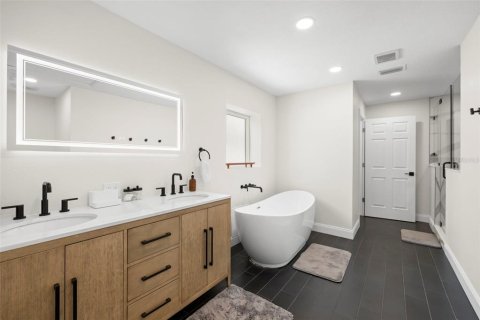 Casa en venta en Saint Petersburg, Florida, 4 dormitorios, 203.46 m2 № 1858188 - foto 25