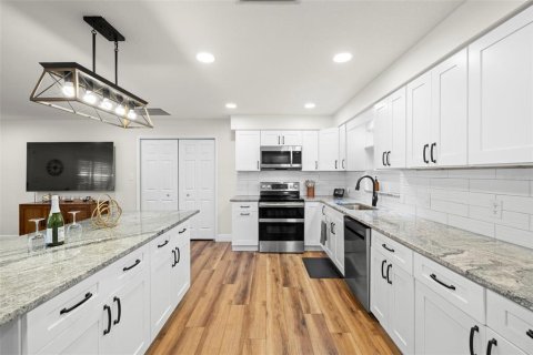 Casa en venta en Saint Petersburg, Florida, 4 dormitorios, 203.46 m2 № 1858188 - foto 10