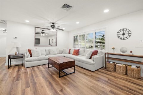 Casa en venta en Saint Petersburg, Florida, 4 dormitorios, 203.46 m2 № 1858188 - foto 8