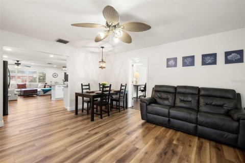 Casa en venta en Saint Petersburg, Florida, 4 dormitorios, 203.46 m2 № 1858188 - foto 15