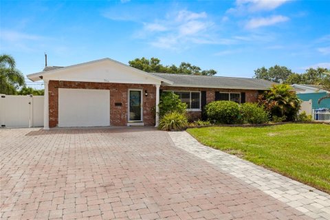 Casa en venta en Saint Petersburg, Florida, 4 dormitorios, 203.46 m2 № 1858188 - foto 1