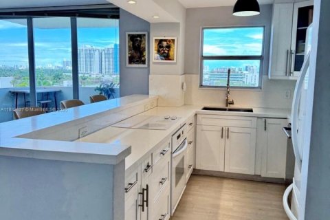 Copropriété à louer à Miami Beach, Floride: 1 chambre, 91.51 m2 № 1929765 - photo 3