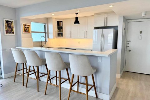 Copropriété à louer à Miami Beach, Floride: 1 chambre, 91.51 m2 № 1929765 - photo 2