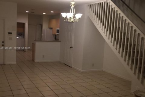 Снять в аренду таунхаус в Уэстон, Флорида 3 спальни, 149.11м2, № 1990869 - фото 8