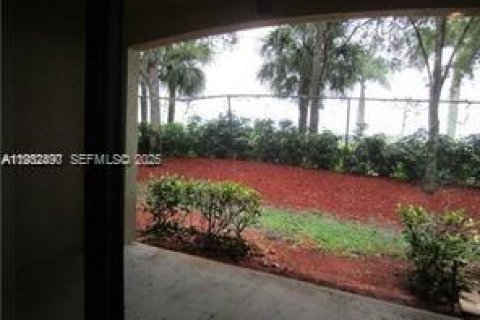 Снять в аренду таунхаус в Уэстон, Флорида 3 спальни, 149.11м2, № 1990869 - фото 5