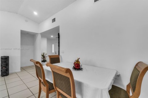 House in Homestead, Florida 2 bedrooms, 120.96 sq.m. № 2080748 - photo 13