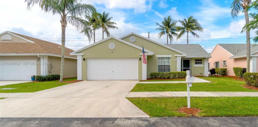 House in Homestead, Florida 2 bedrooms, 120.96 sq.m. № 2080748
