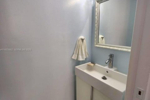 Condominio en alquiler en Tavernier, Florida, 2 dormitorios, 73.76 m2 № 1992164 - foto 12