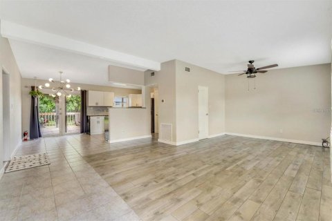House in Orlando, Florida 3 bedrooms, 117.06 sq.m. № 1917860 - photo 5