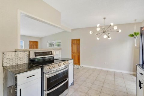 House in Orlando, Florida 3 bedrooms, 117.06 sq.m. № 1917860 - photo 10