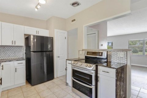House in Orlando, Florida 3 bedrooms, 117.06 sq.m. № 1917860 - photo 8