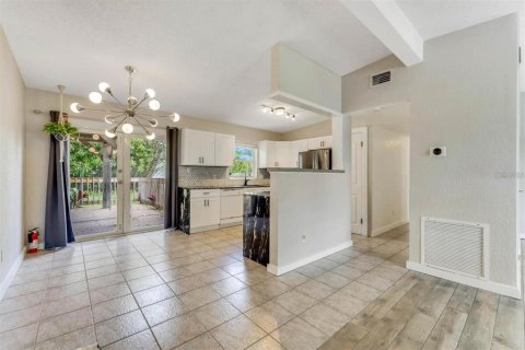 House in Orlando, Florida 3 bedrooms, 117.06 sq.m. № 1917860 - photo 7