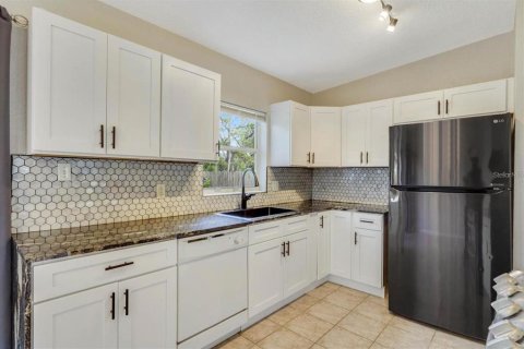 House in Orlando, Florida 3 bedrooms, 117.06 sq.m. № 1917860 - photo 9