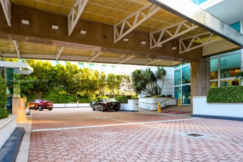 Condo in Miami, Florida, 2 bedrooms  № 2052736 - photo 29