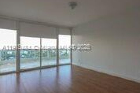 Condo in Miami, Florida, 2 bedrooms  № 2052736 - photo 15