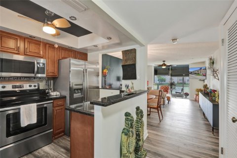 Condo in Sunrise, Florida, 2 bedrooms  № 1970567 - photo 27
