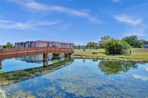 Condo in Sunrise, Florida, 2 bedrooms  № 1970567 - photo 22