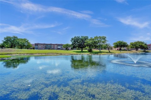 Condo in Sunrise, Florida, 2 bedrooms  № 1970567 - photo 24