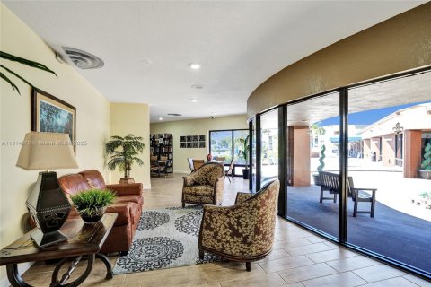 Condo in Sunrise, Florida, 2 bedrooms  № 1970567 - photo 10