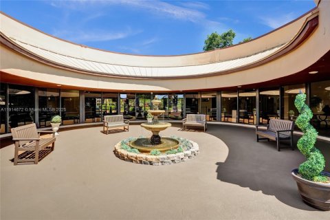 Condo in Sunrise, Florida, 2 bedrooms  № 1970567 - photo 19