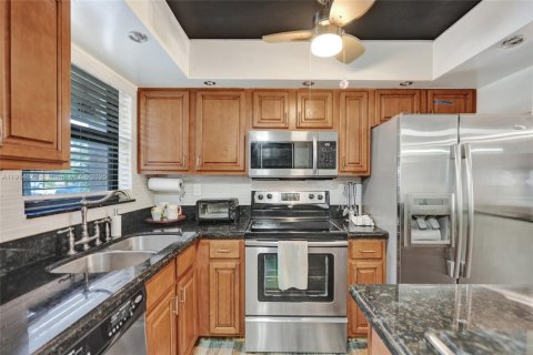 Condo in Sunrise, Florida, 2 bedrooms  № 1970567 - photo 1