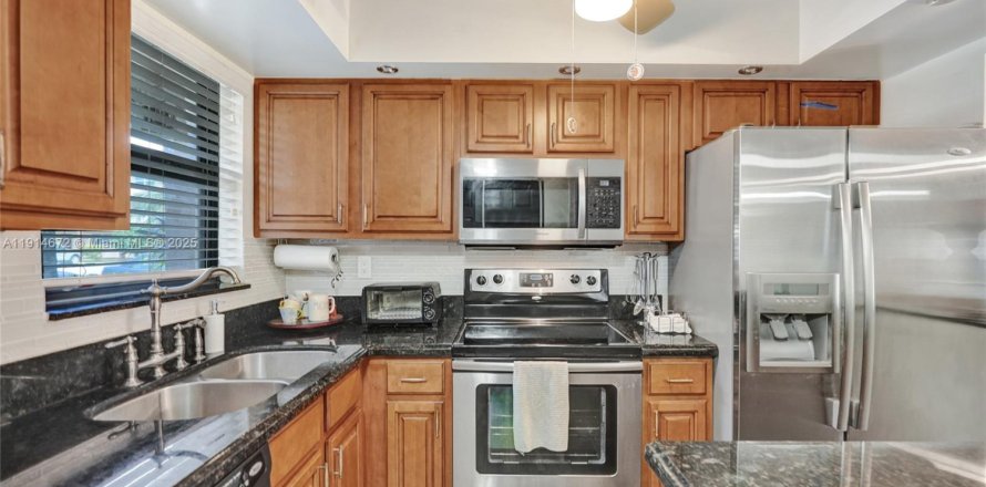 Condo in Sunrise, Florida, 2 bedrooms  № 1970567