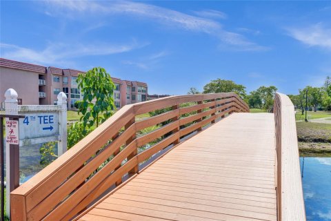 Condo in Sunrise, Florida, 2 bedrooms  № 1970567 - photo 21