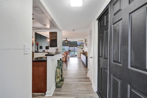 Condo in Sunrise, Florida, 2 bedrooms  № 1970567 - photo 28