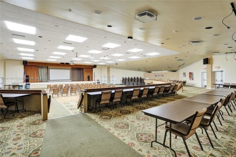 Condo in Sunrise, Florida, 2 bedrooms  № 1970567 - photo 8