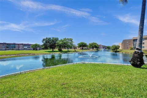 Condo in Sunrise, Florida, 2 bedrooms  № 1970567 - photo 23