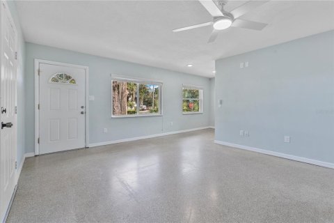 Купить коммерческую недвижимость в Даннеллон, Флорида 4 спальни, 214.79м2, № 2119460 - фото 8