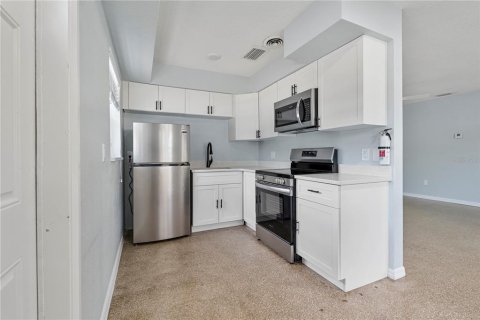 Купить коммерческую недвижимость в Даннеллон, Флорида 4 спальни, 214.79м2, № 2119460 - фото 9