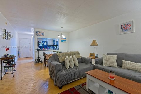 Condominio en venta en Miami, Florida, 2 dormitorios, 91.6 m2 № 1740087 - foto 3