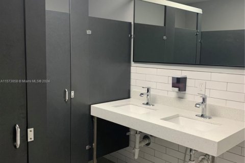 Oficina en alquiler en Doral, Florida № 1151580 - foto 1