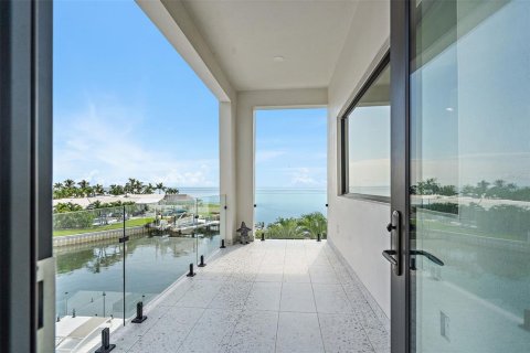 House in Saint Petersburg, Florida 4 bedrooms, 367.89 sq.m. № 1848247 - photo 21