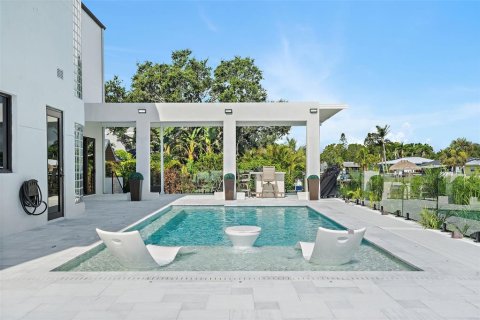 House in Saint Petersburg, Florida 4 bedrooms, 367.89 sq.m. № 1848247 - photo 6