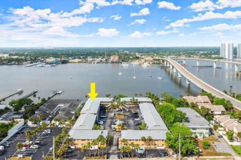 Condo in Daytona Beach, Florida, 2 bedrooms № 2228264