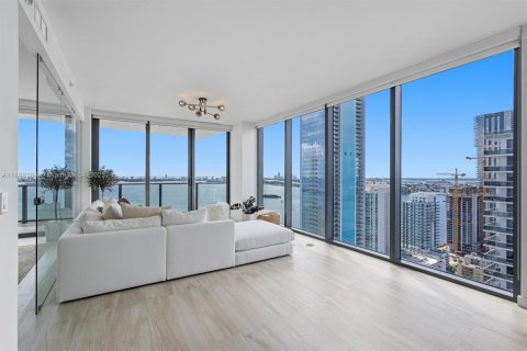 Condo in Miami, Florida, 3 bedrooms № 1965029 - photo 10