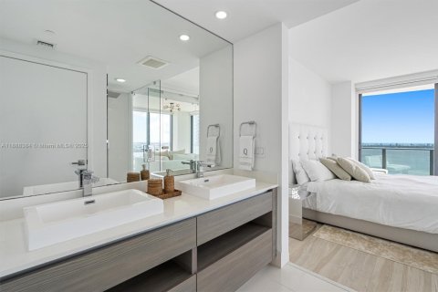 Condo in Miami, Florida, 3 bedrooms № 1965029 - photo 17