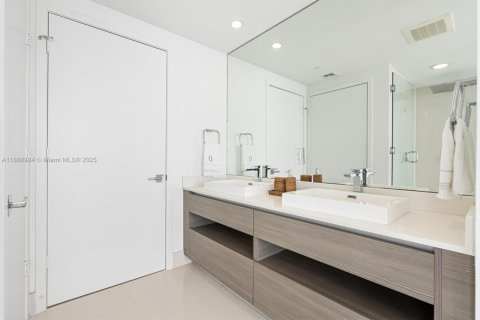 Condo in Miami, Florida, 3 bedrooms № 1965029 - photo 18
