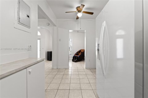 Купить коммерческую недвижимость в Майами, Флорида 224.82м2, № 2005741 - фото 25