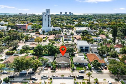 Коммерческая недвижимость в Майами, Флорида 224.82м2 № 2005741