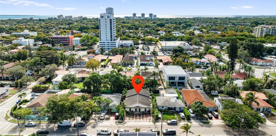 Коммерческая недвижимость в Майами, Флорида 224.82м2 № 2005741