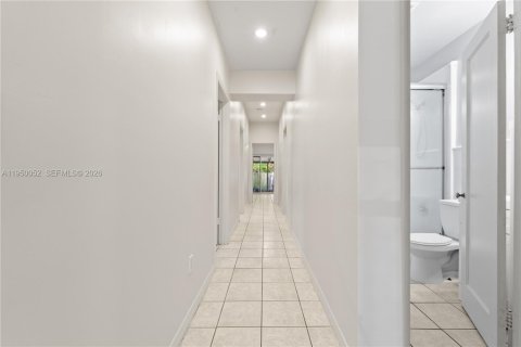 Купить коммерческую недвижимость в Майами, Флорида 224.82м2, № 2005741 - фото 26