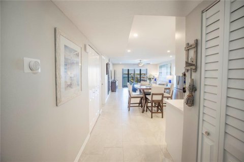 Condo in South Pasadena, Florida, 2 bedrooms  № 2195745 - photo 9